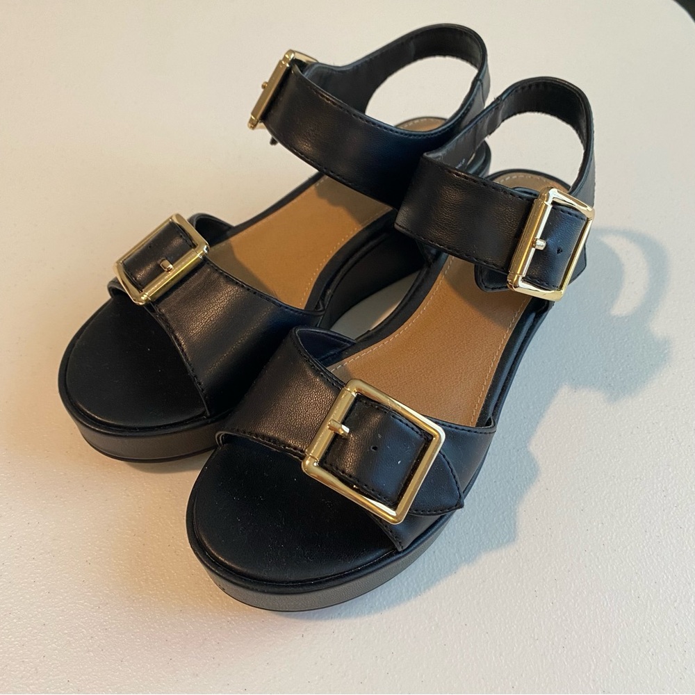 Women’s platform chunky black w gold buckle sandals size 6